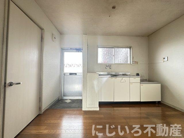 イータウン小松島の居間・リビング