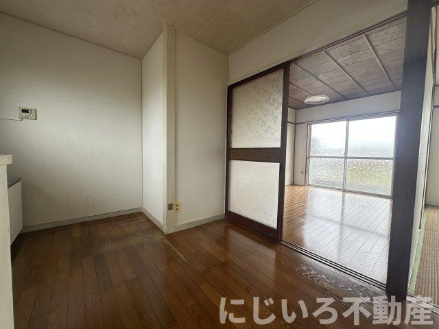 イータウン小松島の居間・リビング