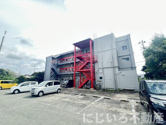 イータウン小松島の外観