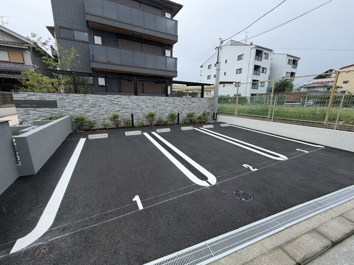 Ｄ-ＲＯＯＭ中小阪の駐車場