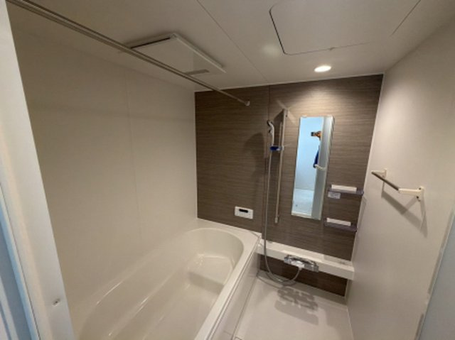 Ｄ-ＲＯＯＭ中小阪の浴室