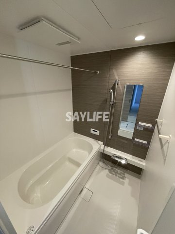Ｄ-ＲＯＯＭ中小阪の浴室