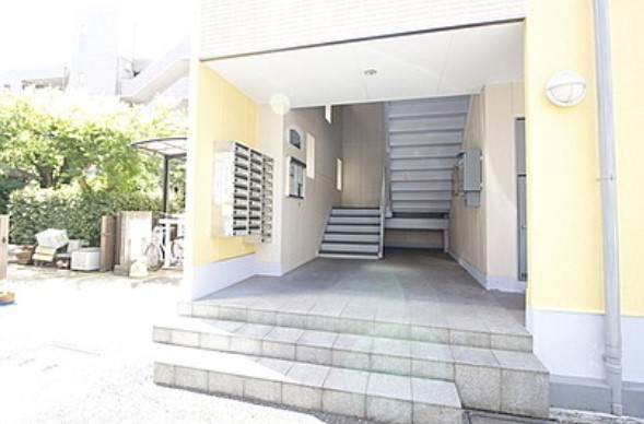 アンプルールフェール　本川越のエントランス