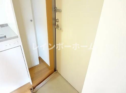 ドミール新座の玄関