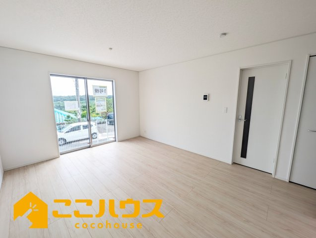 うるま市兼箇段第３　クレイドルガーデン　新築戸建て　全３棟　2号棟の居間・リビング|【施工例】※同施工の別物件写真