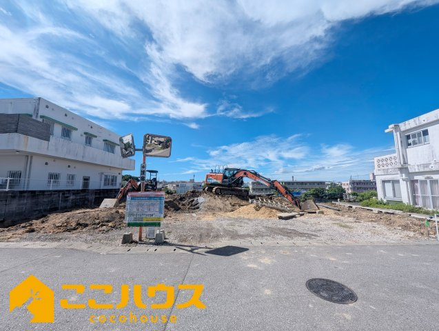 うるま市兼箇段第３　クレイドルガーデン　新築戸建て　全３棟　2号棟の玄関|1月完成予定！同仕様同施工の物件もご案内可能です♪