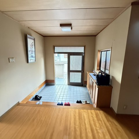 山之上5丁目庭付き戸建ての玄関