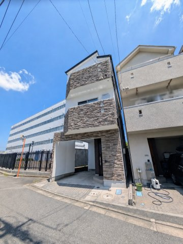 川崎市中原区宮内1丁目リノベーション戸建の外観|令和8年6月に外装もリフォーム済みです。空家のためお気軽にご内覧頂けます。
