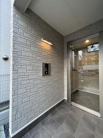 名古屋市中村区亀島１丁目のアパートのエントランス