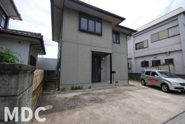北島町高房戸建の駐車場