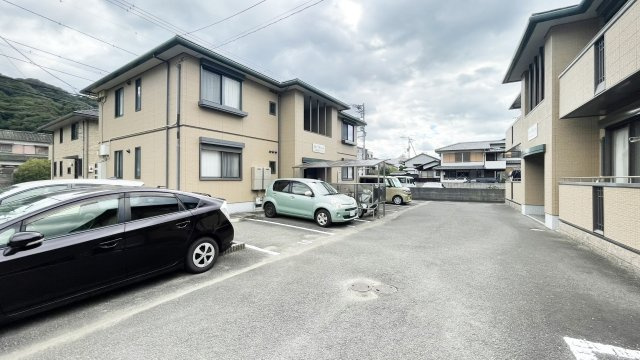 シャーメゾン ヴァイデ A棟の駐車場
