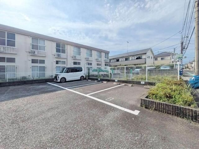 メインシティガーデン　フォルトゥーナの駐車場