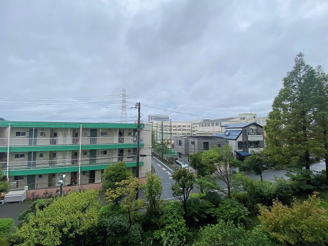 行徳ニューグランドハイツＤ棟の展望|前面を遮る高い建物がなく、開放感あふれる素晴らしい眺望がお楽しみいただけます。心地よい風と陽光を感じられる気持ちの良いロケーションで、毎日爽やかな景色を堪能できます。