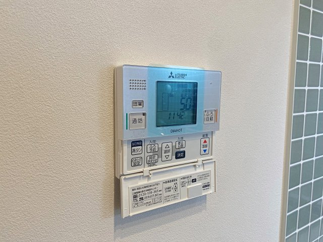 行徳ニューグランドハイツＤ棟の発電・温水設備|いつでも温かいお湯に浸かれる便利な追い焚き機能付きバスルームです。生活リズムの異なるご家族でも好きな時間に快適な入浴が楽しめ、節水にも貢献してくれる嬉しい設備です。