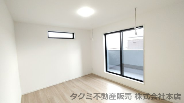 神戸市垂水区歌敷山　新築戸建ての洋室