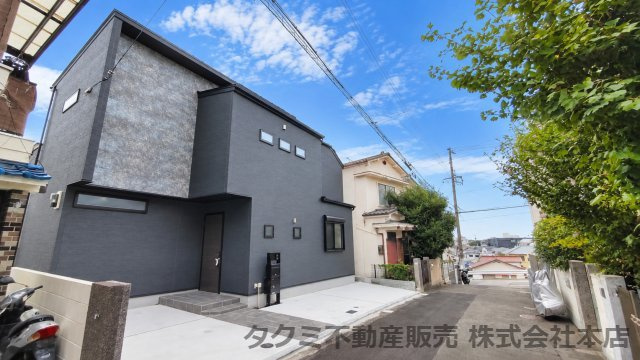神戸市垂水区歌敷山　新築戸建ての前面道路含む現地写真