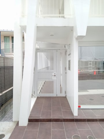 川崎市多摩区中野島３丁目の賃貸マンションのエントランス