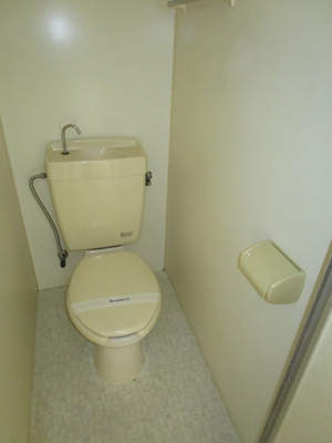 【トイレ】 | ハイツWATANABE | ※同タイプの別の部屋の写真です。