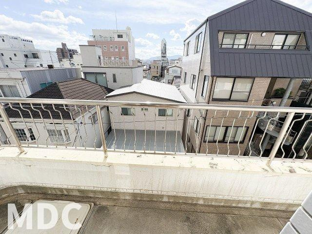 仲之町ラバーズハウスのバルコニー