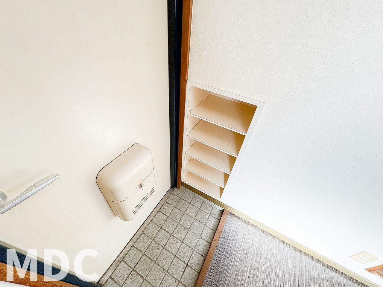 仲之町ラバーズハウスの玄関