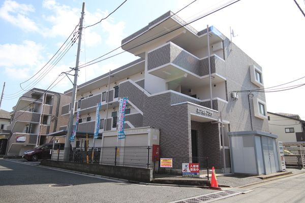 エクセルプラザの外観