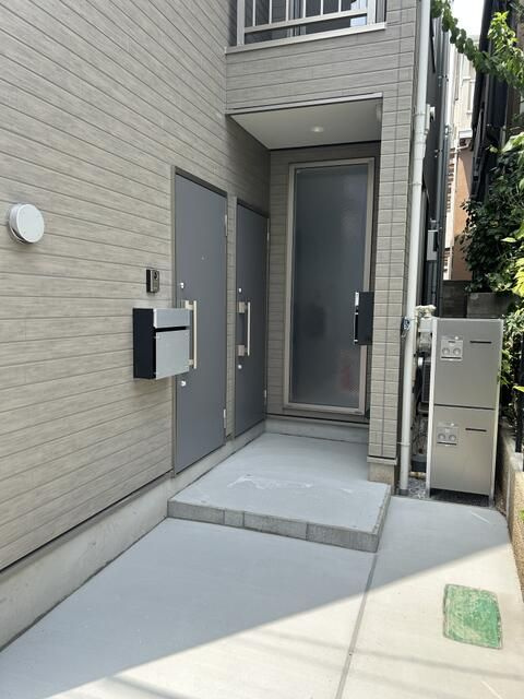 カーサ中野新橋のエントランス