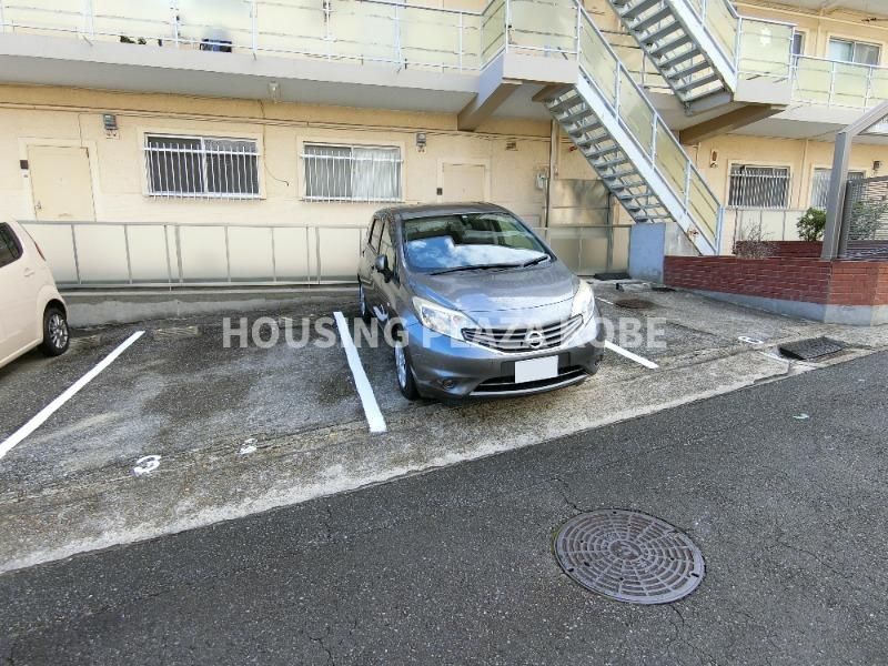 サンビレッジ高丸の駐車場