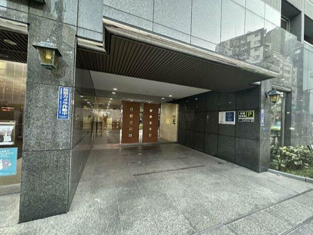 パレステュディオ新宿パークサイドのエントランス