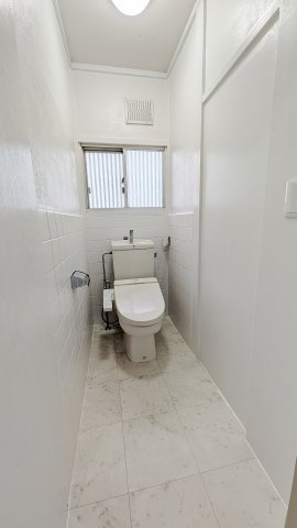 安東４丁目戸建公園下のトイレ