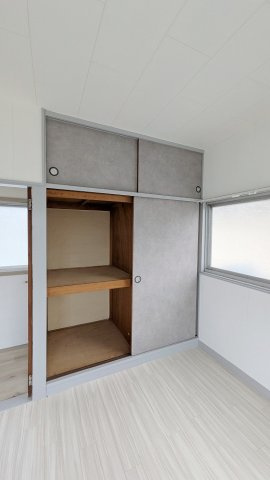 安東４丁目戸建公園下の収納