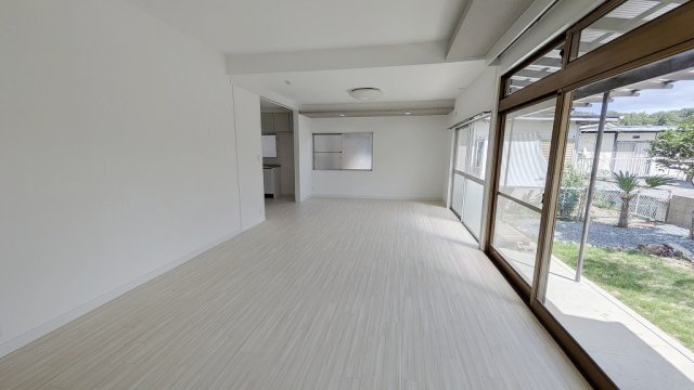 安東４丁目戸建公園下の居間・リビング