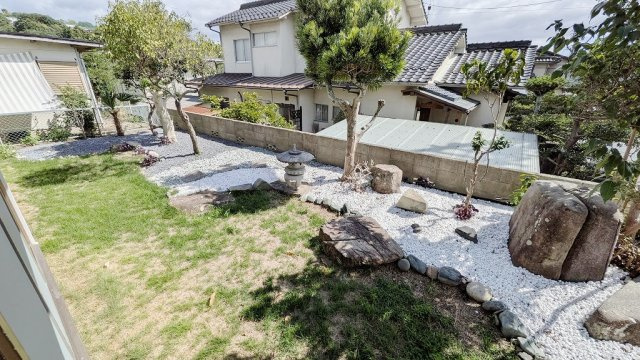 安東４丁目戸建公園下の庭