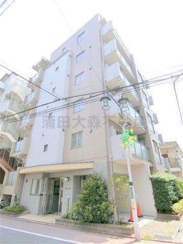 パピエ・レイの外観|2005年5月築　RC鉄筋コンクリート造地上6階建て総戸数18戸の賃貸マンション
京急本線人気の京急蒲田駅最寄り徒歩6分と商店街充実で
こちらも人気の糀谷駅徒歩9分の立地がポイント！