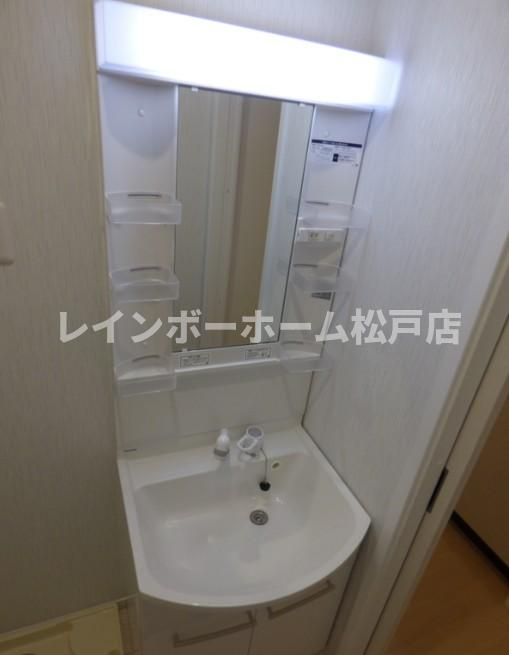 特典：仲介手数料が半額です!!の洗面所|広い洗面スペース