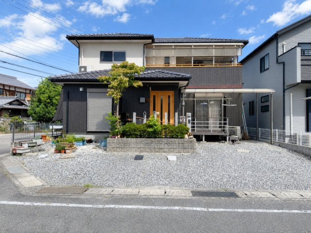 草津市草津町　中古戸建ての外観|敷地広々約63坪。お洒落な和モダン住宅です。
