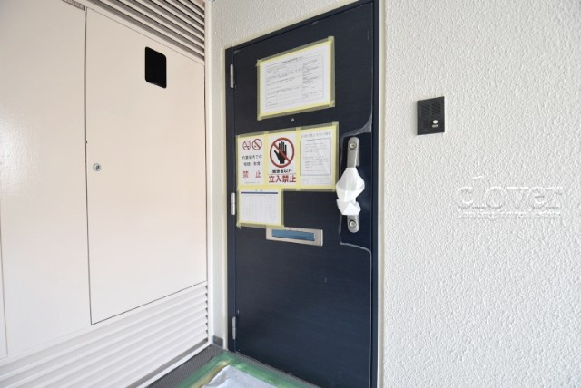 【その他共用部分】 | ファミール浜園 | 皆様をお迎えする、お部屋の玄関ドア。開けやすさや開放角度、ドアノブの操作しやすさや鍵の形状などを、現地で一度ご確認ください。～即日のご見学可能～　お問合せはお気軽にどうぞ。