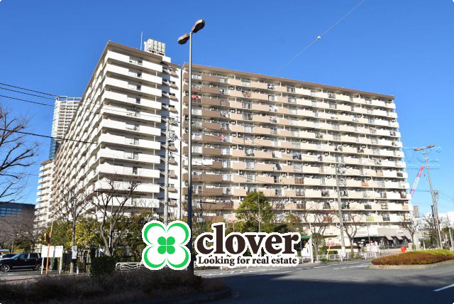 【外観】 | ファミール浜園 | 青空によく映える建物です。手入れの行き届いた外壁やマンション正面エントランスなど、綺麗な姿をぜひ一度、現地にてご覧ください。～即日のご見学可能～　お問合せはお気軽にどうぞ。
