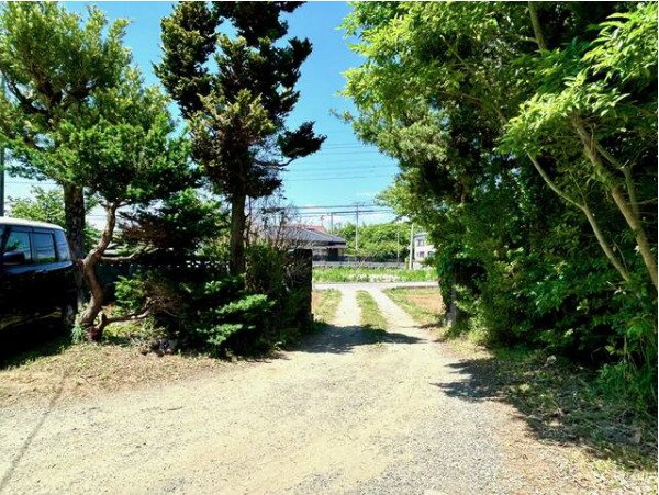 伊豆の国市 古き良き日本の風景をの前面道路含む現地写真