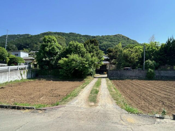 伊豆の国市 古き良き日本の風景をの前面道路含む現地写真