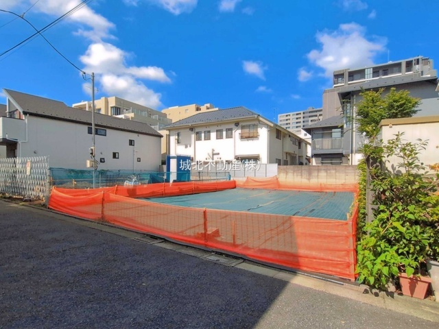 杉並区高井戸東3丁目 限定1区画の外観|土地面積146.45㎡(約44.30坪)のゆとりある敷地
現況更地になります
現地にて土地のボリュームや陽当たりなどご確認ください
建築条件ございません
お好みのハウスメーカーにて建築できます