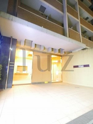 レグラス新横浜駅前のエントランス