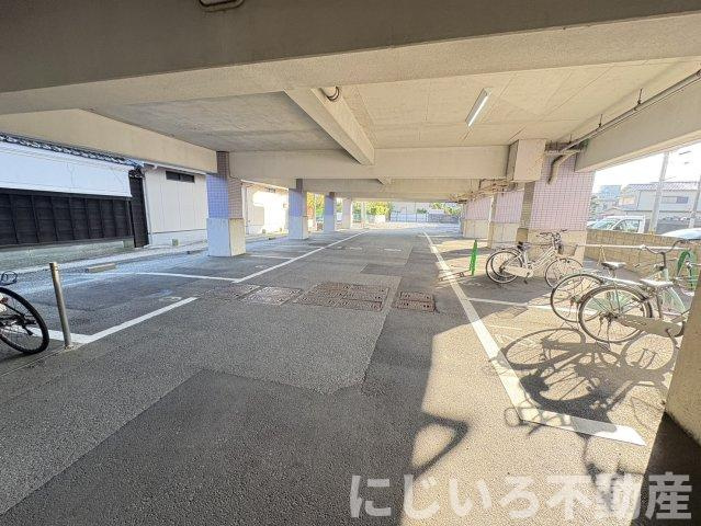 アゼリア松島の駐車場