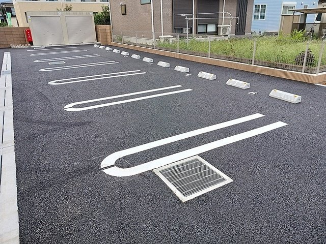 シュティルの駐車場|駐車場があるので、車を買う予定の方も安心です