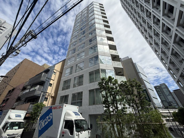 【現況写真】 | ジオ元赤坂 | 前面道路と外観の様子です。～即日のご見学可能～　お問合せはお気軽にどうぞ。