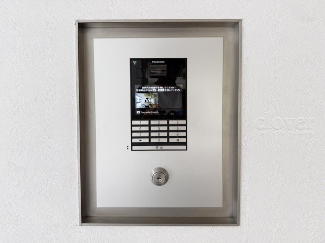 【防犯設備】 | ジオ元赤坂 | モニター（カメラ）付きのオートロックが備えられています。建物のセキュリティ能力の高さは、欠かすことのできないチェックポイントになります。～即日のご見学可能～　お問合せはお気軽にどうぞ。