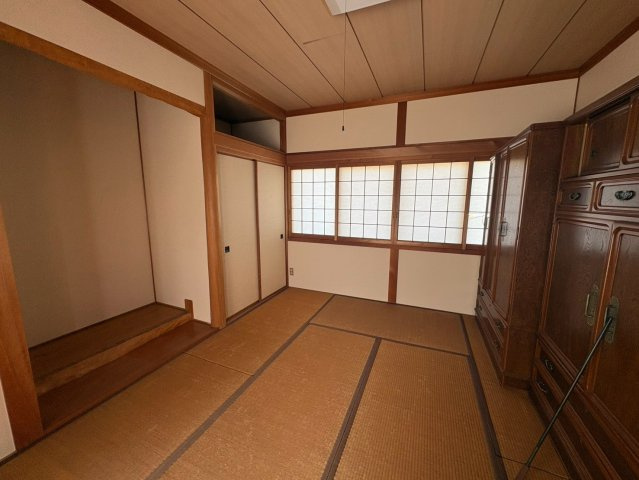 「木のぬくもりを感じる和の家」高知市新屋敷2丁目 2階建 ４DKの和室|2階の和室には床の間もあります☆