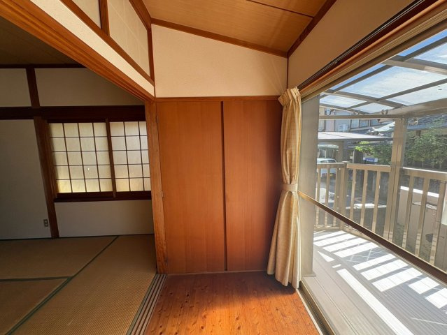 「木のぬくもりを感じる和の家」高知市新屋敷2丁目 2階建 ４DKの収納|縁側横には収納もあります☆