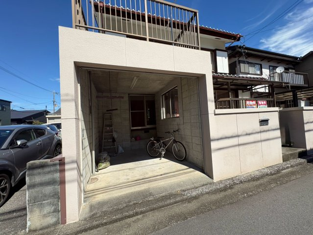 「木のぬくもりを感じる和の家」高知市新屋敷2丁目 2階建 ４DKの駐車場|シャッターはリモコン電動式☆