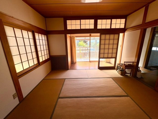 「木のぬくもりを感じる和の家」高知市新屋敷2丁目 2階建 ４DKの和室|縁側に続く和室は自然な明るさ☆