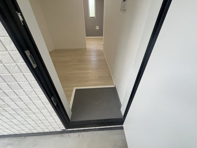 BASE三ツ沢下町の玄関